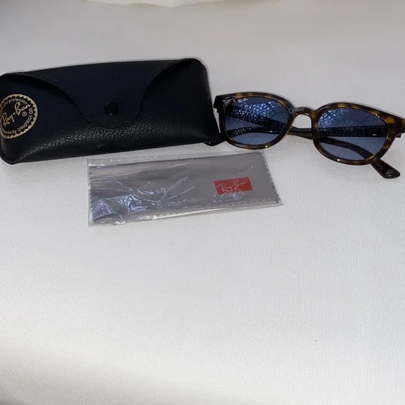 Ray-Ban | Accessories | Rayban Tortoiseshell Sunglasses With  display picture 1